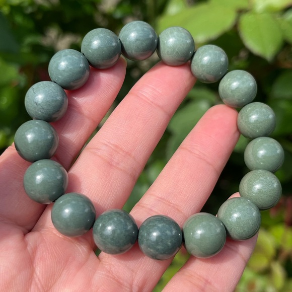 12mm stretchable green Alashan bracelet - Picture 5 of 8